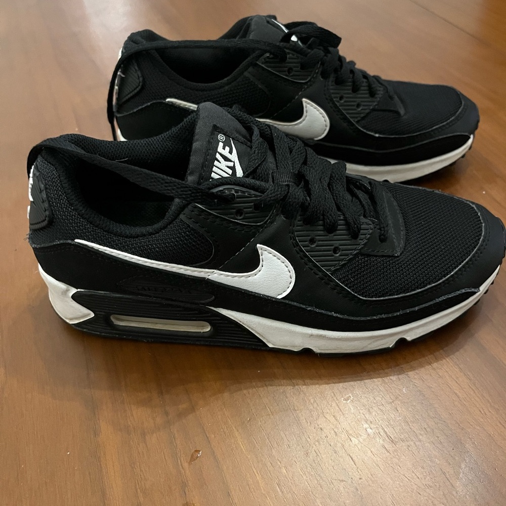 Nike Women's Black and White Sneakers